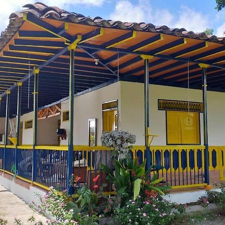 Casa Finca Villa Luz A 800 Mts Del Parque Del Cafe Монтенегро Екстер'єр фото