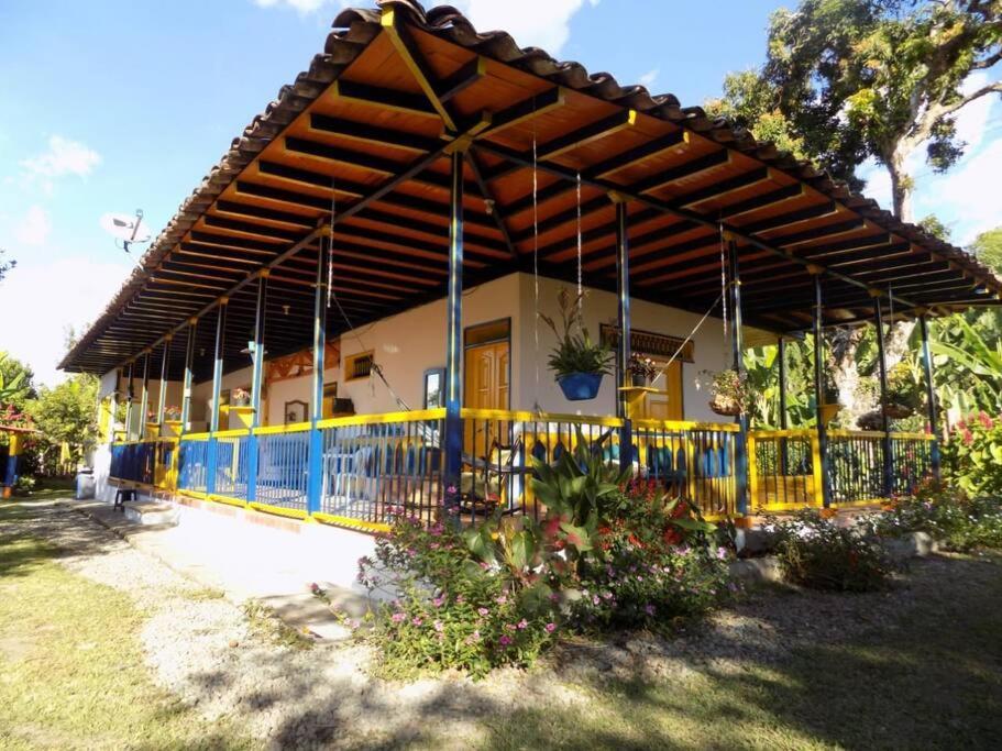 Casa Finca Villa Luz A 800 Mts Del Parque Del Cafe Монтенегро Екстер'єр фото
